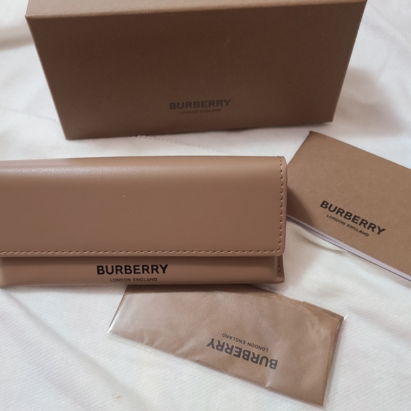 GIFTED! Burberry aviator sunglasses with case. - Picture 7 of 13
